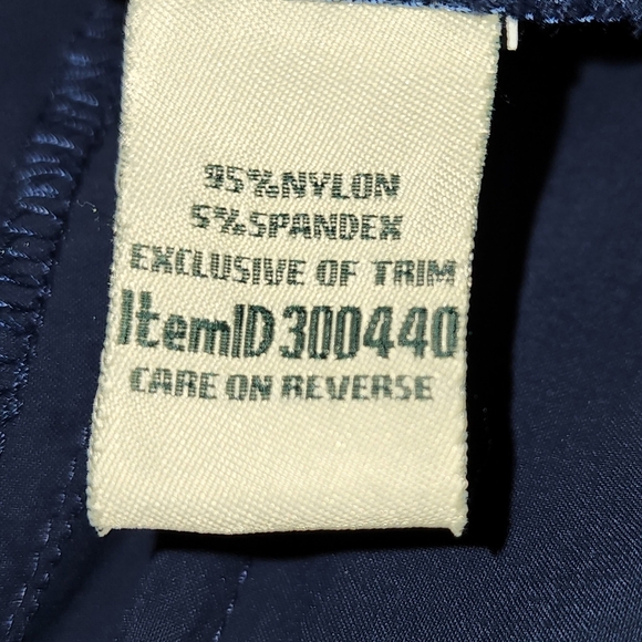 L.L. Bean Women's Blue Capris - Picture 4 of 5